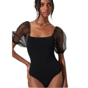 ASTR THE LABEL DARLING SHEER PUFF SLEEVE BODYSUIT MEDIUM